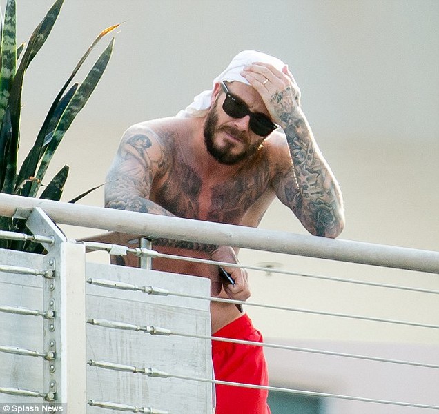 Shirtless David Beckham displays rock hard abs in Miami